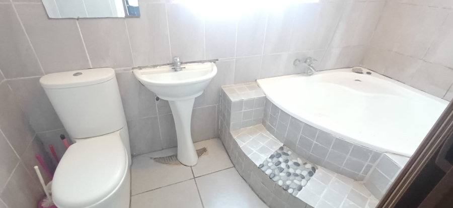 4 Bedroom Property for Sale in Southernwood Eastern Cape